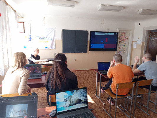 Цифрова освіта + Шевченківське слово: як наші студенти поєднують технології та традиції! 💻📚